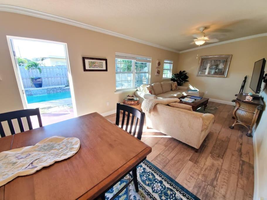 Bahamian Cottage - Heated Pool Walk To The Beach Cocoa Beach Eksteriør billede